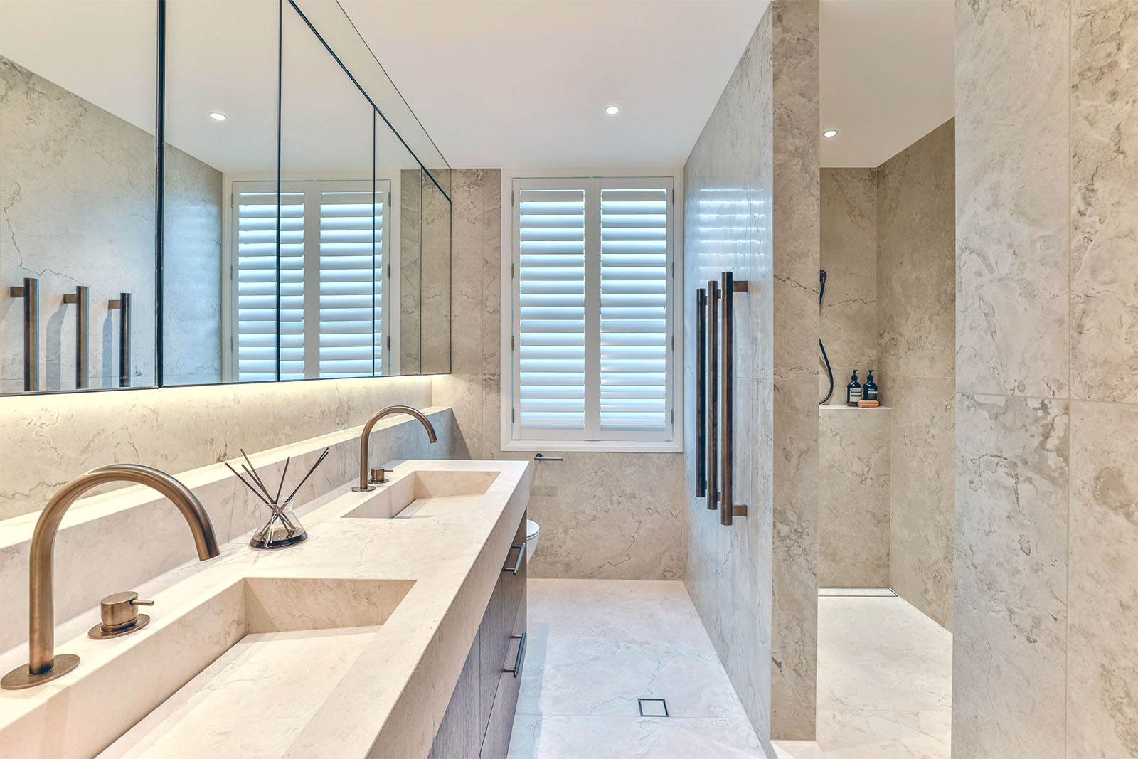 luxury tiled bathroom 01