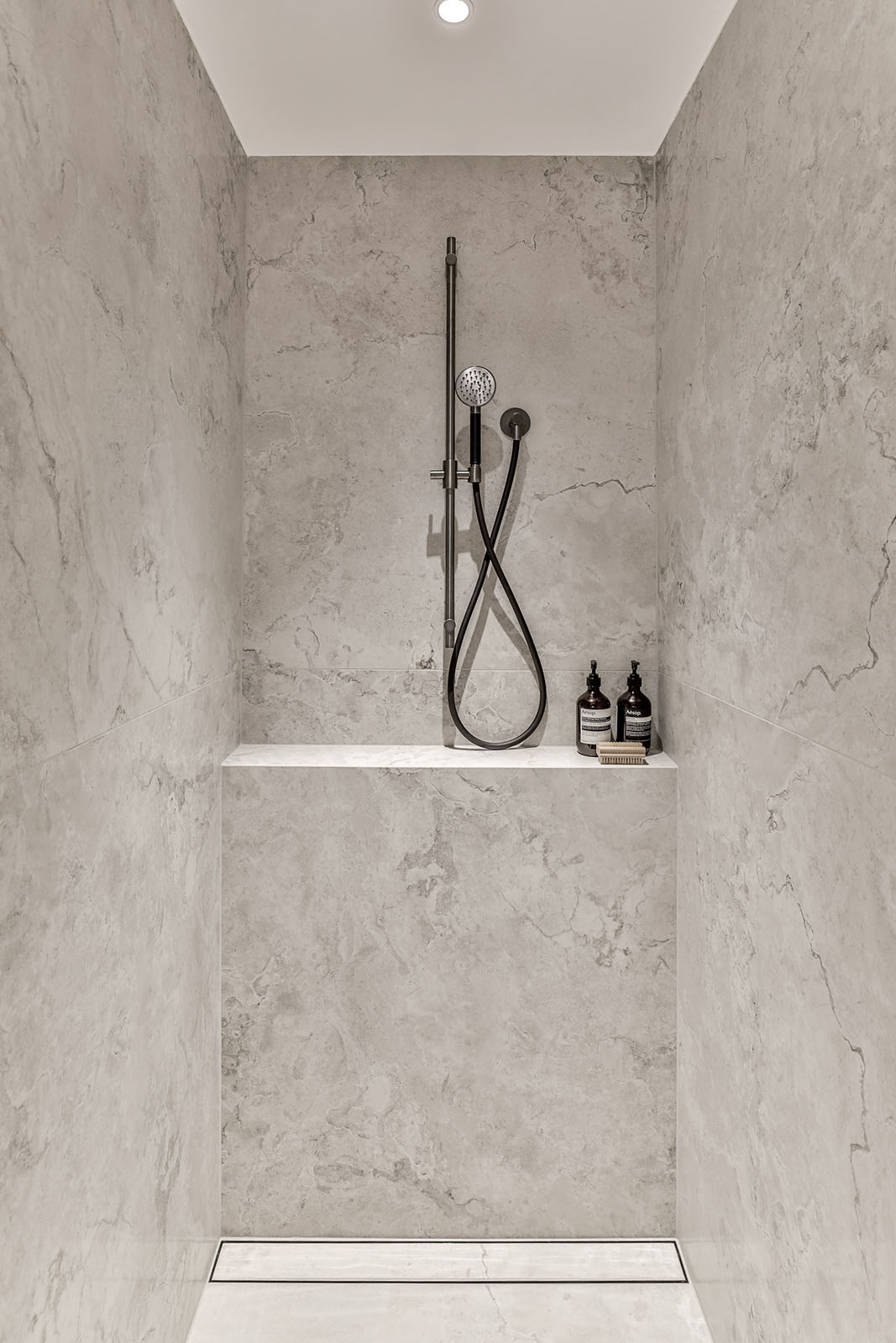 luxury tiled bathroom 03