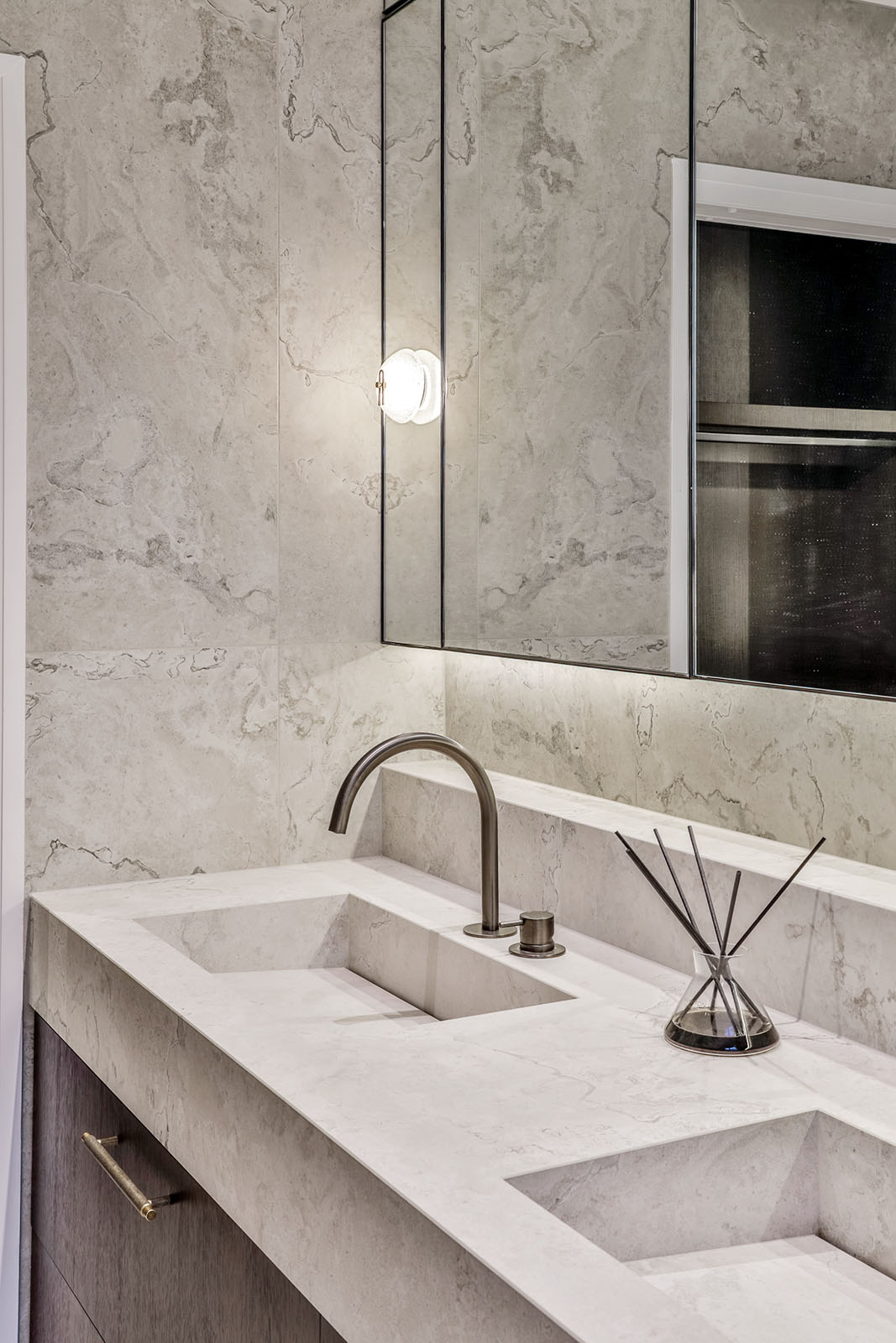 luxury tiled bathroom 04a